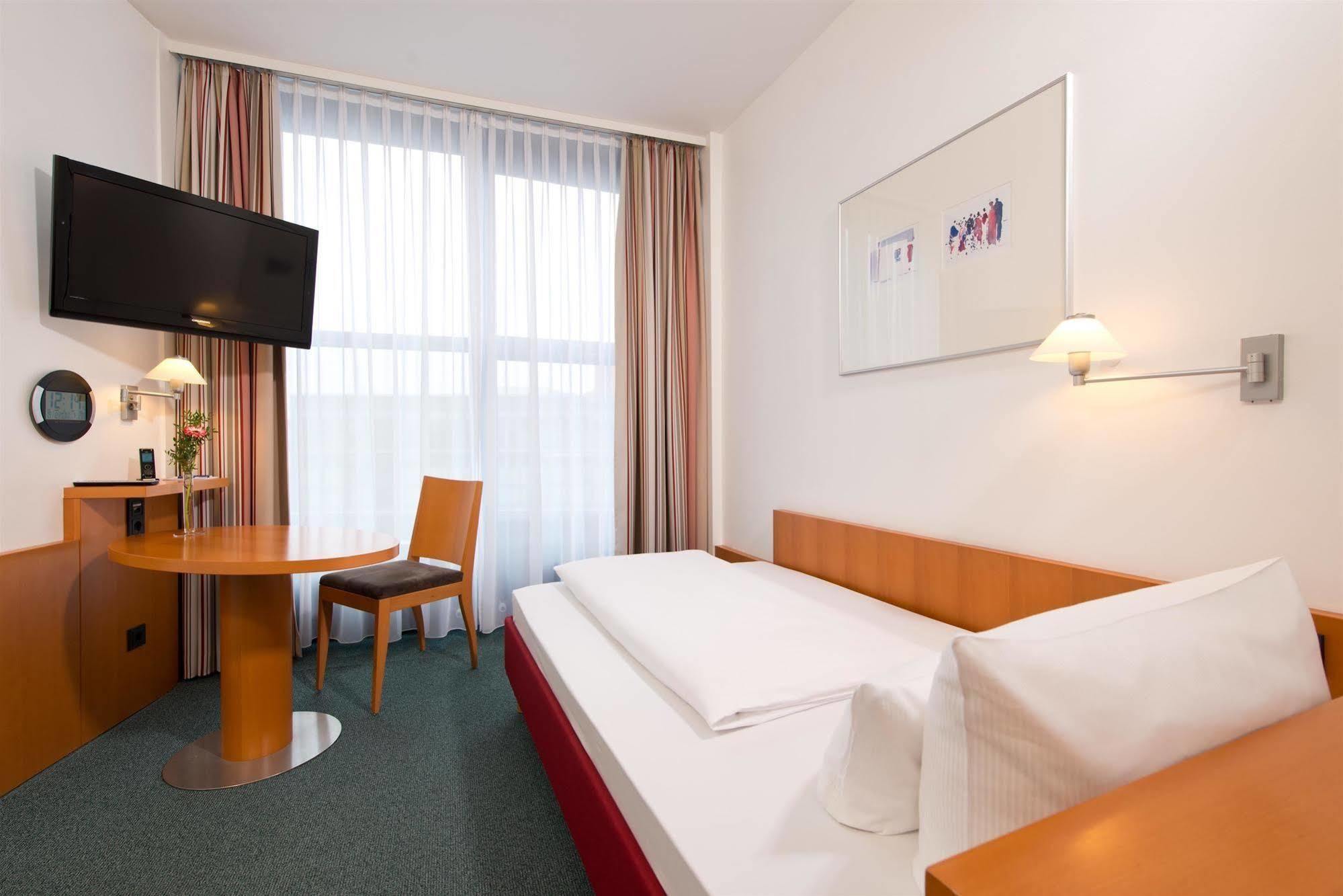 Hotel Am Borsigturm Berlin Bagian luar foto